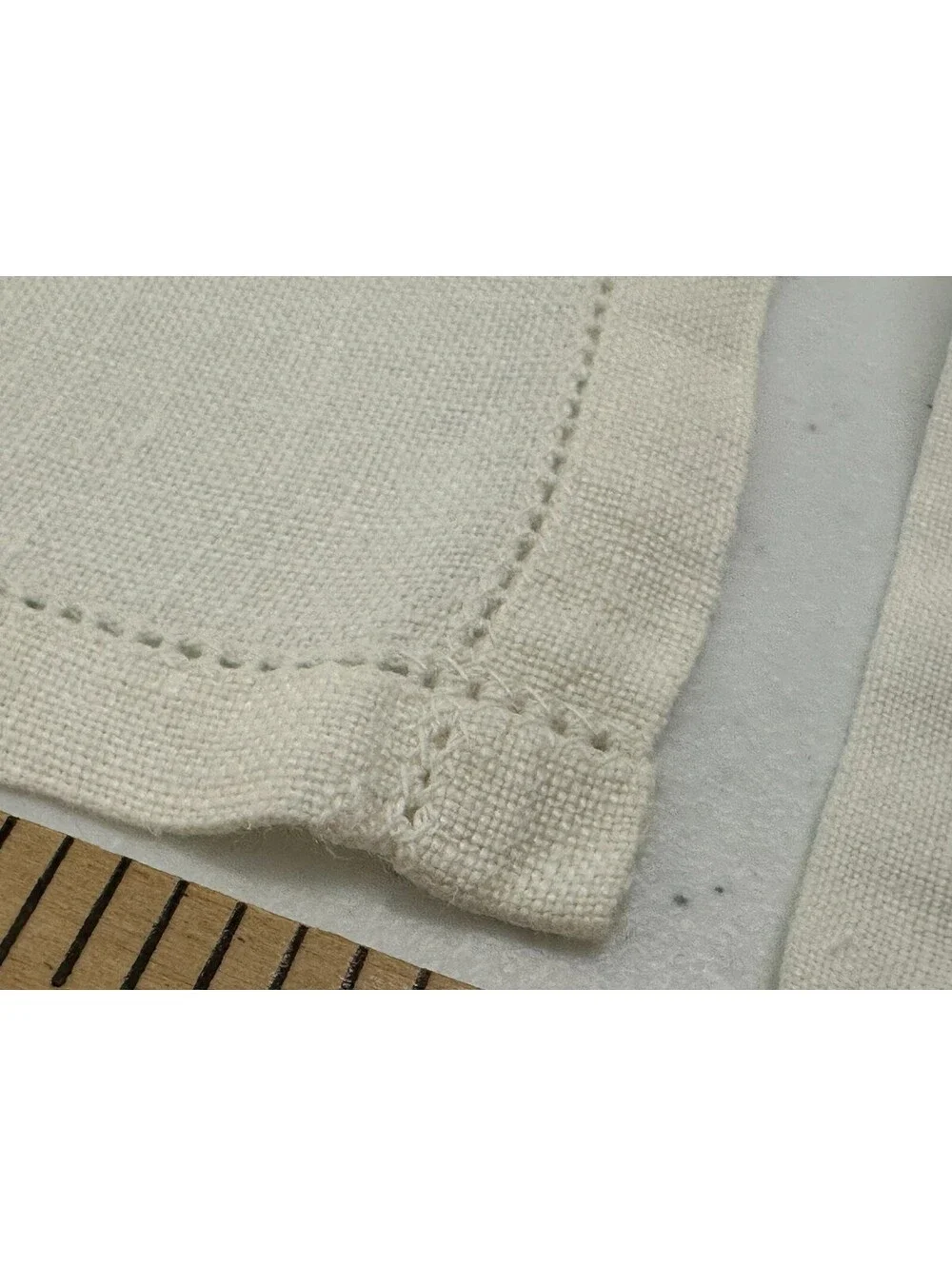 Vintage Cream White 4 Placemats 4 Napkins Linen? Cotton? Border